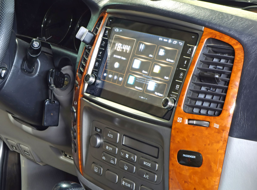 Рамка для UMS  TOYOTA Land Cruiser 100 2003-2007, LEXUS LX470  