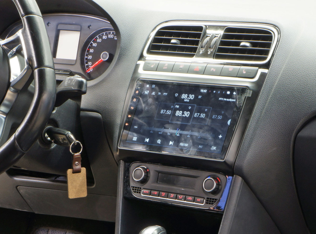 Рамка для UMS  VW Polo 2014-2019 BLACK, 9"