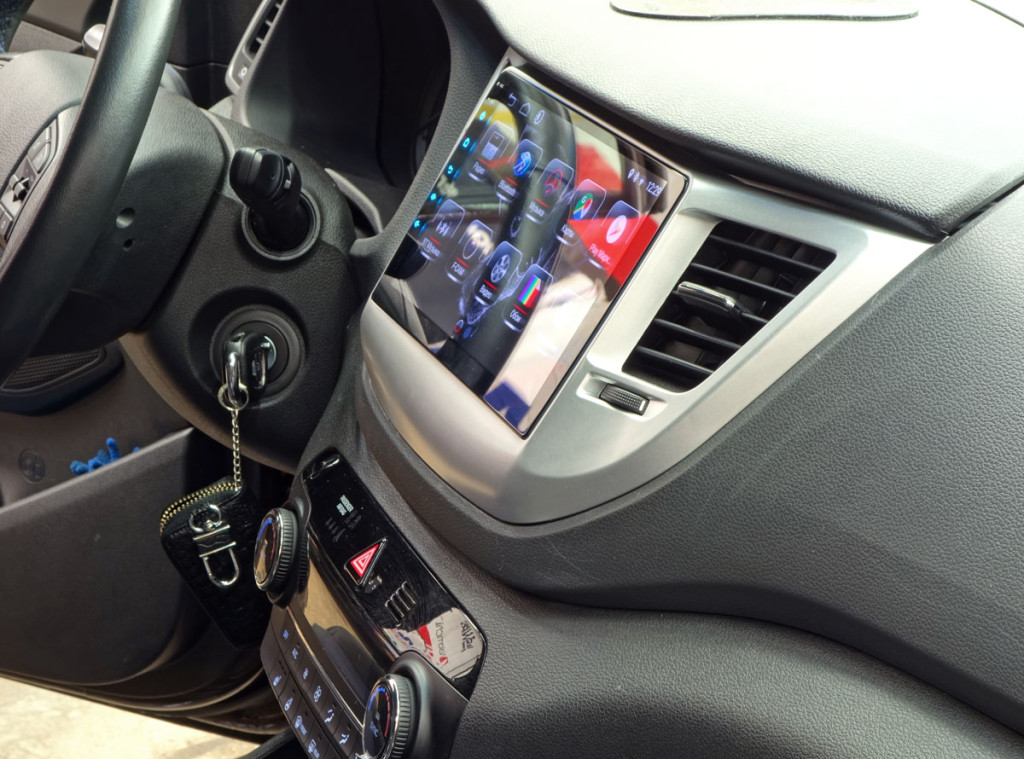 Рамка для UMS  HYUNDAI Tucson 2015-2018, 9" SILVER