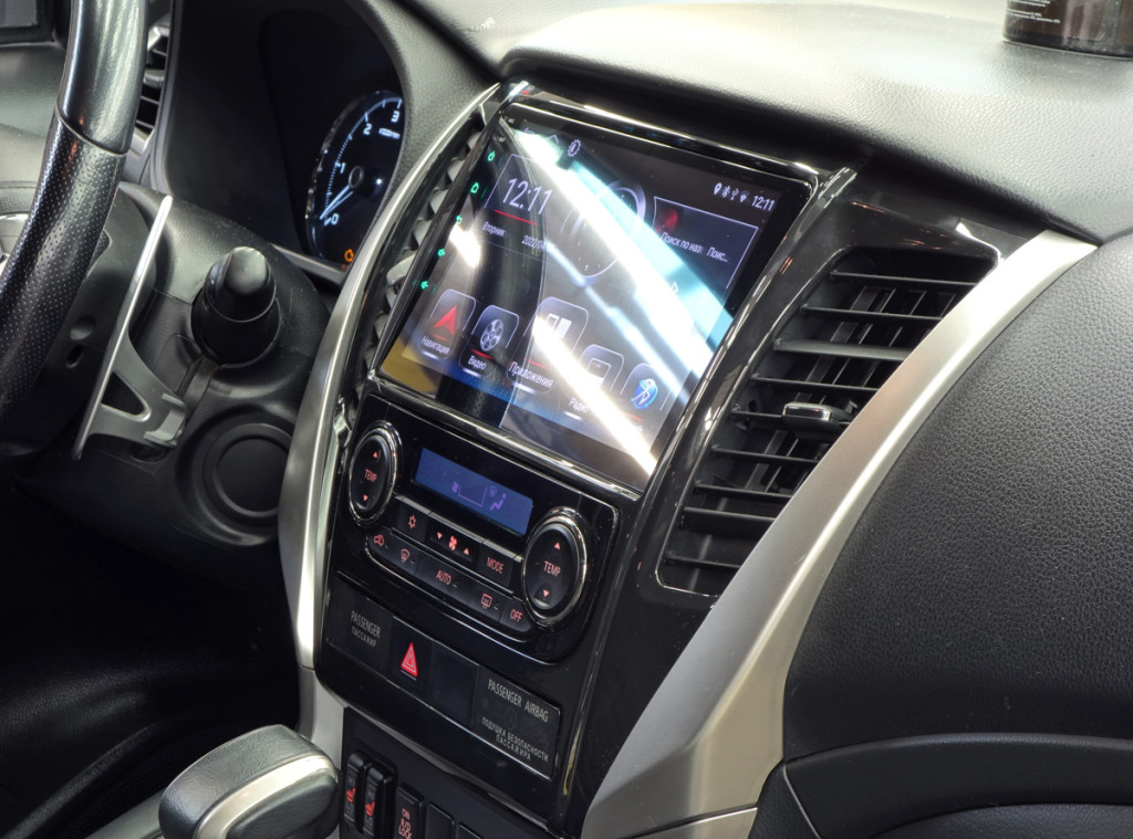 Рамка для UMS  MITSUBISHI Pajero Sport, L-200 2015-2021 (Автоматическая КПП) (Auto AC), 9"