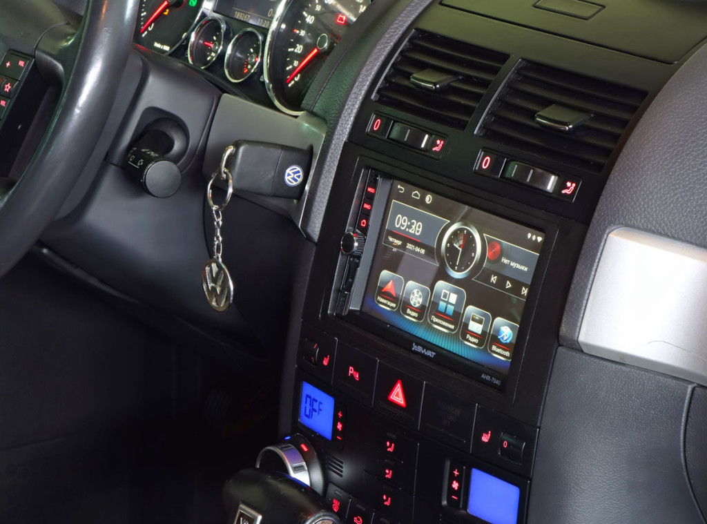 Рамка  VW Touareg,Multivan03+, T5 04+ 2din(крепеж)