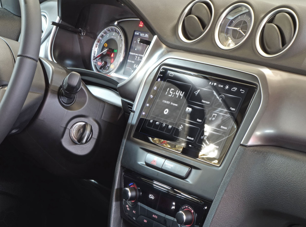 Рамка для UMS  SUZUKI Vitara 2015+, 9"