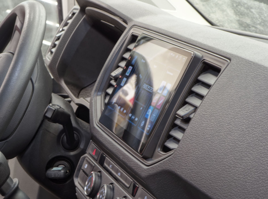 Рамка для UMS  VW Crafter 2017+, 10"