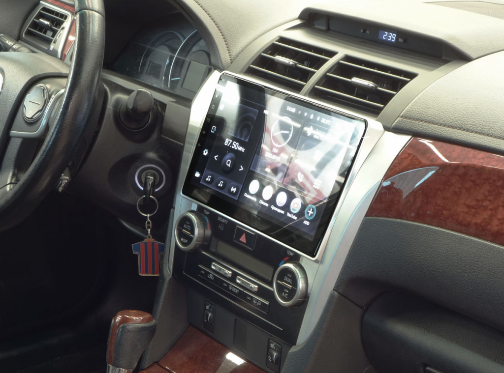 Рамка для UMS  TOYOTA Camry 2012-2015 SILVER, 10"